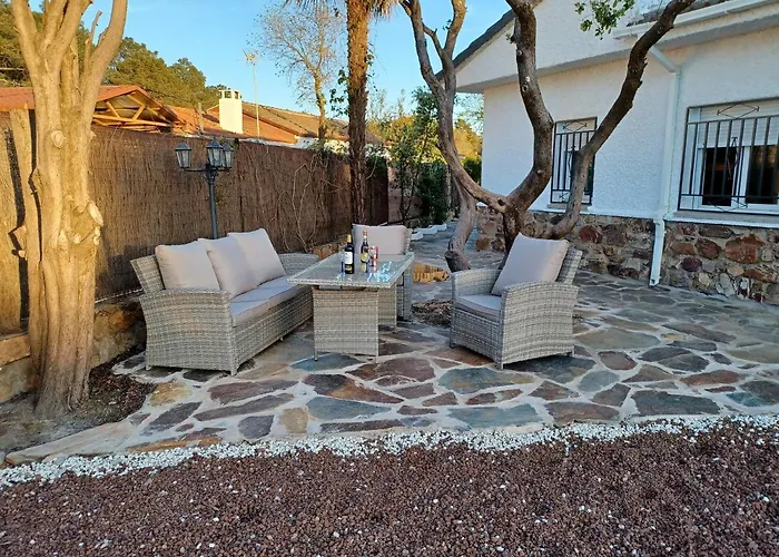 Independiente Con Amplio Jardin Y Barbacoa At - Cc-00678