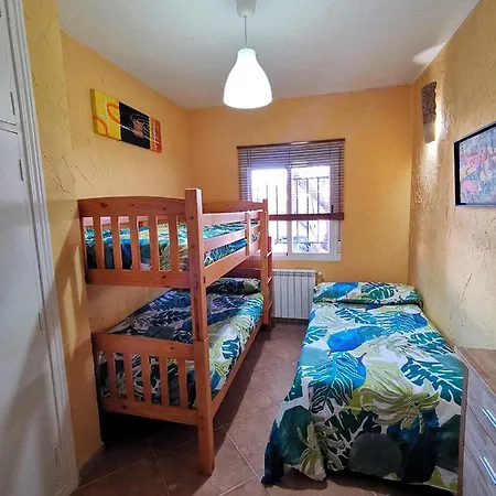 Independiente Con Amplio Jardin Y Barbacoa At - Cc-00678