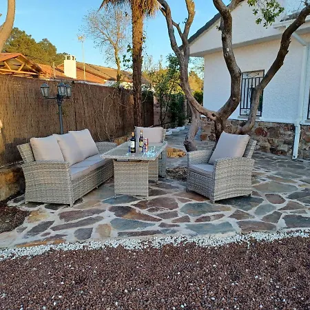 Independiente Con Amplio Jardin Y Barbacoa At - Cc-00678