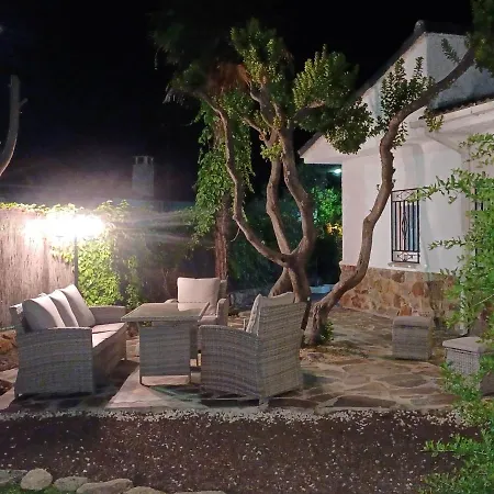 Independiente Con Amplio Jardin Y Barbacoa At - Cc-00678